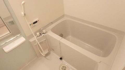 バス・シャワールーム　時間が違っても安心の追い焚き機能付♪