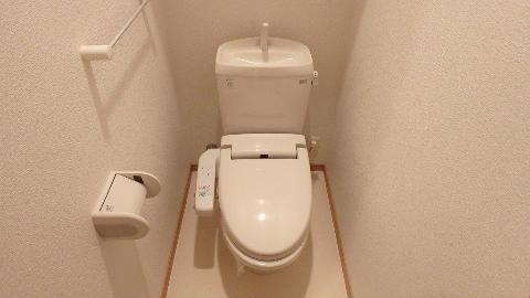 トイレ　ウォシュレット付は嬉しいですね♪