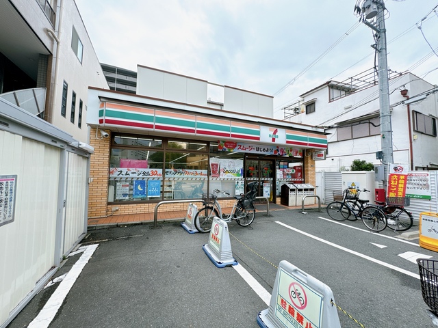 コンビニ　セブンイレブン吹田片山1丁目店（コンビニ）まで688m
