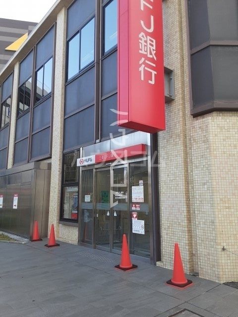 銀行　三菱UFJ銀行 金沢文庫支店（銀行）まで542m