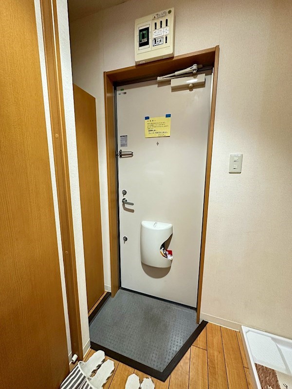 玄関　同仕様部屋写真