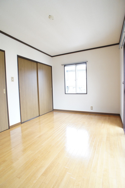 その他　バルコニーに面した明るい洋室です！