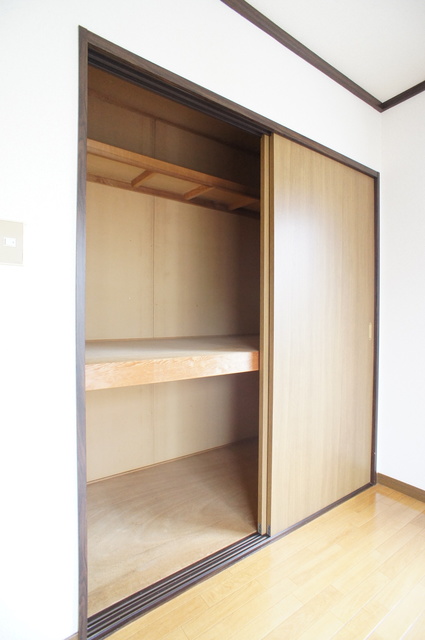 収納　押入れタイプはお荷物が多い方も安心の収納力です☆