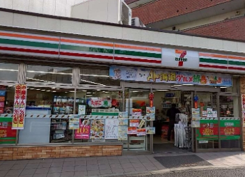 コンビニ　セブンイレブン 高円寺陸橋南店（コンビニ）まで188m