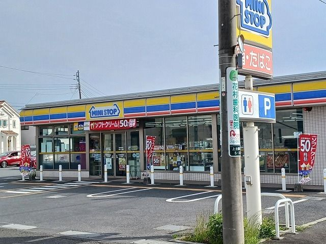 コンビニ　ミニストップ（コンビニ）まで700m