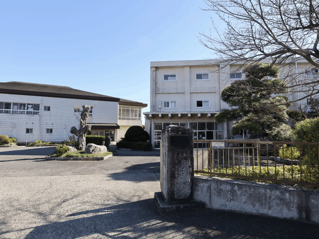 中学校　伊勢原市立山王中学校（中学校）まで1608m