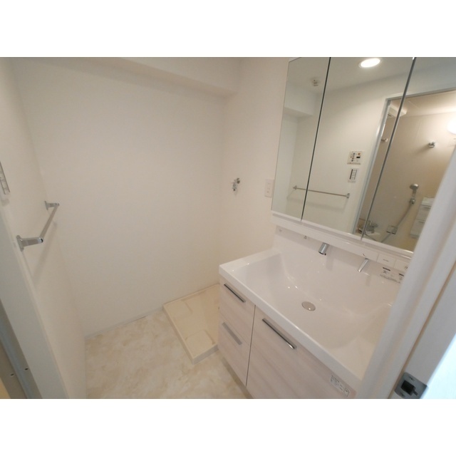 洗面設備　他の部屋のリフォーム例になります。