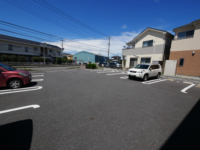駐車場　★広々駐車場で駐車もらくらく★