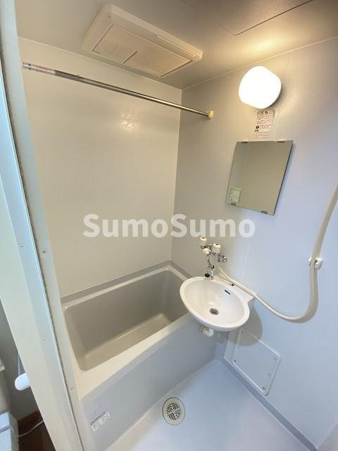 バス・シャワールーム　コンパクトで使いやすいお風呂です