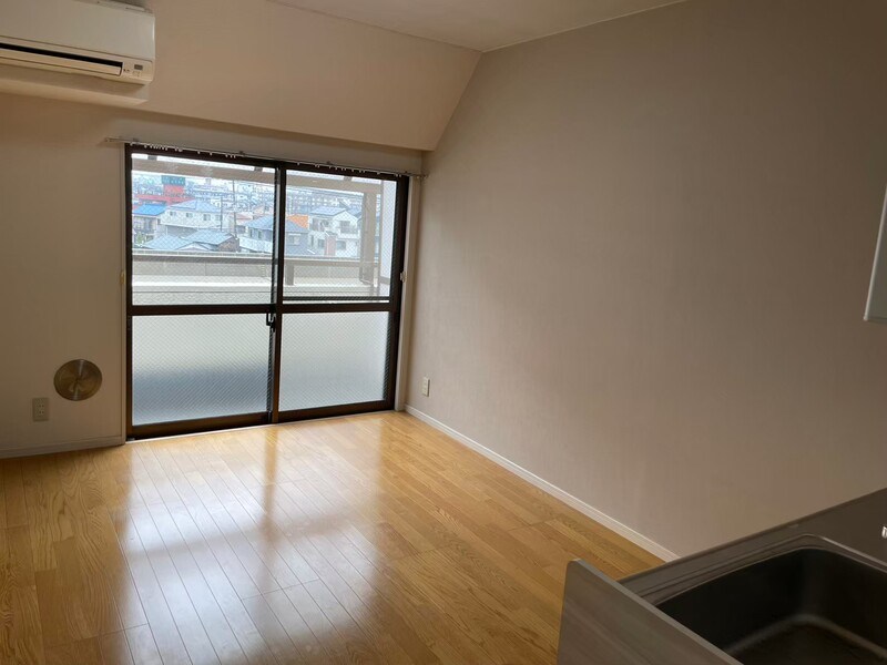 居室・リビング　別号室写真