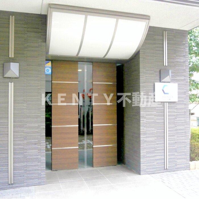 エントランス　落ち着いたエントランスです