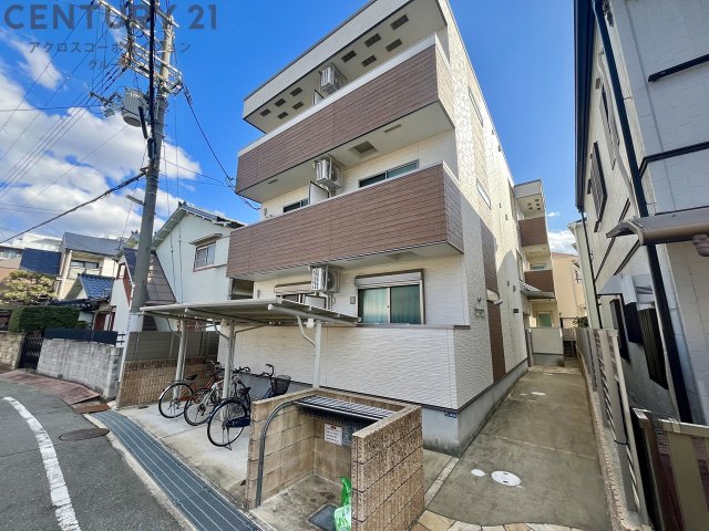 建物外観　オートロックで外部の人間が簡単に出入りできないため安心です。