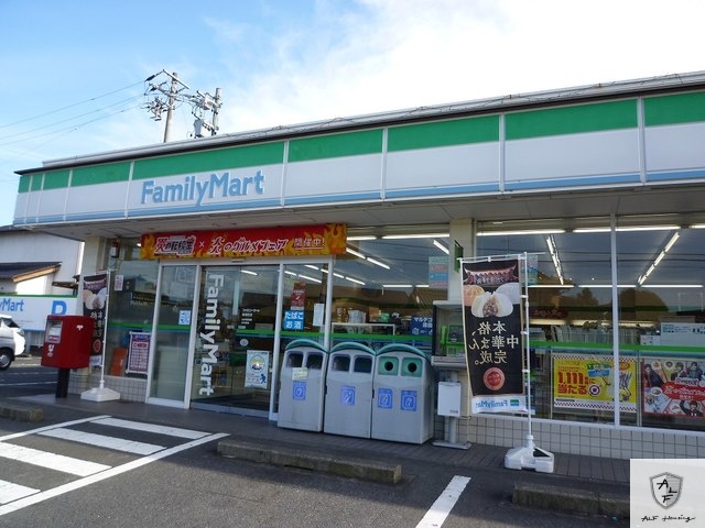 コンビニ　ファミリーマート（コンビニ）まで1800m