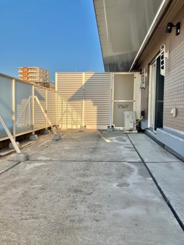 バルコニー　外からの目が気にならないバルコニーで洗濯物が干せます