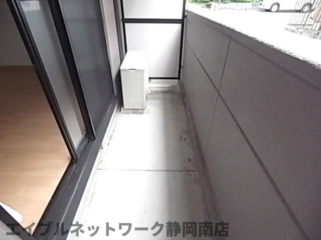 バルコニー　落ち着いた時間を過ごせるバルコニーです