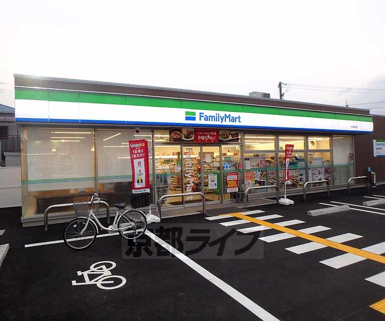 コンビニ　ファミリーマート　木津駅前店（コンビニ）まで121m