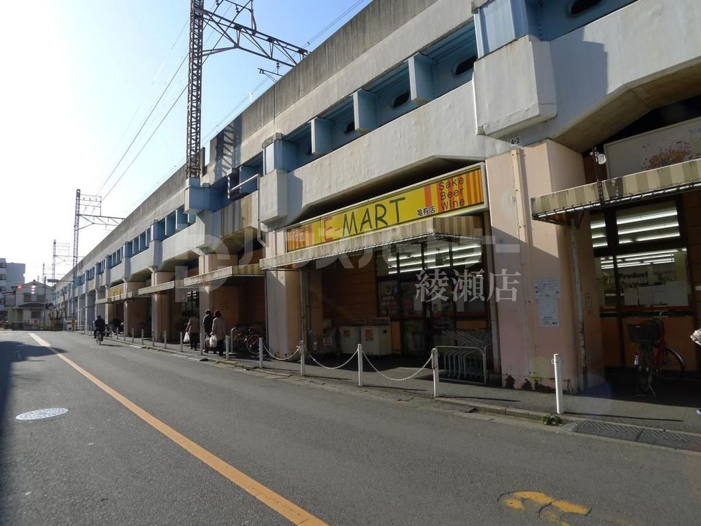 スーパー　E－MART亀有店（スーパー）まで160m