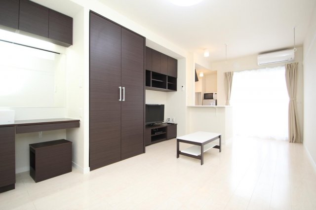 その他部屋・スペース　室内物干し金具が付いています。