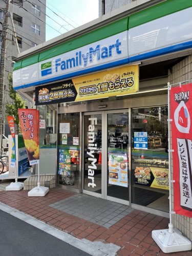 コンビニ　ファミリーマート 目黒東山一丁目店（コンビニ）まで162m
