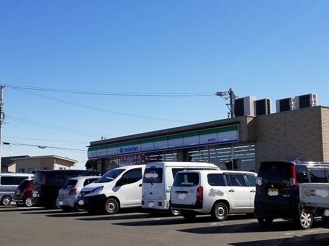 コンビニ　ファミリーマート新貝店（コンビニ）まで1200m