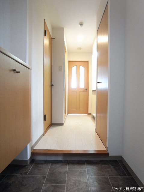 玄関　別部屋の為現状優先