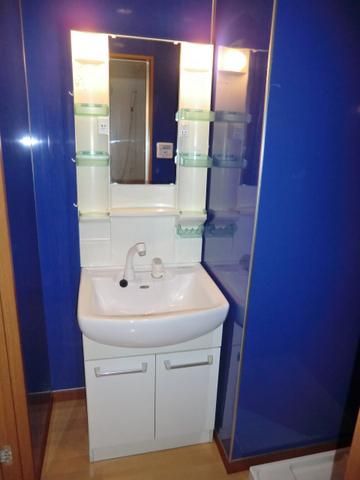 洗面設備　嬉しい独立洗面台完備