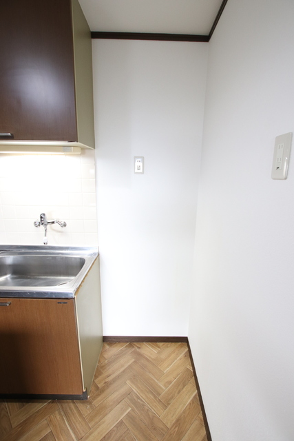 キッチン　【※他号室参考写真】冷蔵庫スペース