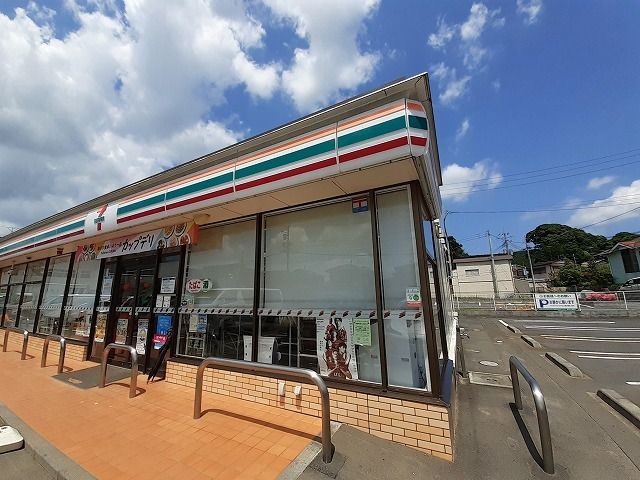 コンビニ　セブンイレブン鉾田中央店（コンビニ）まで600m