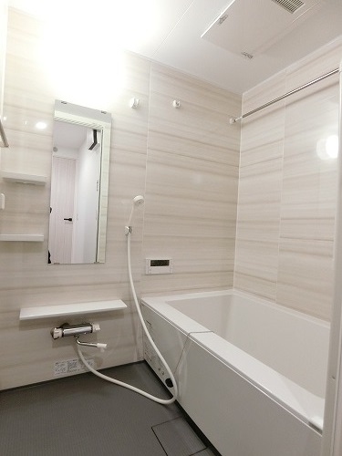 バス・シャワールーム　※写真は同タイプです。現況を優先します。