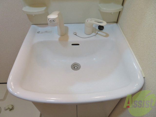 洗面設備　洗面台。身支度にはかかせないですよね～。
