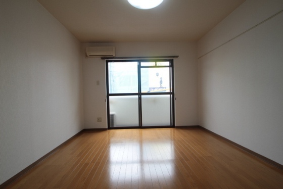 居室・リビング　※別部屋の写真です