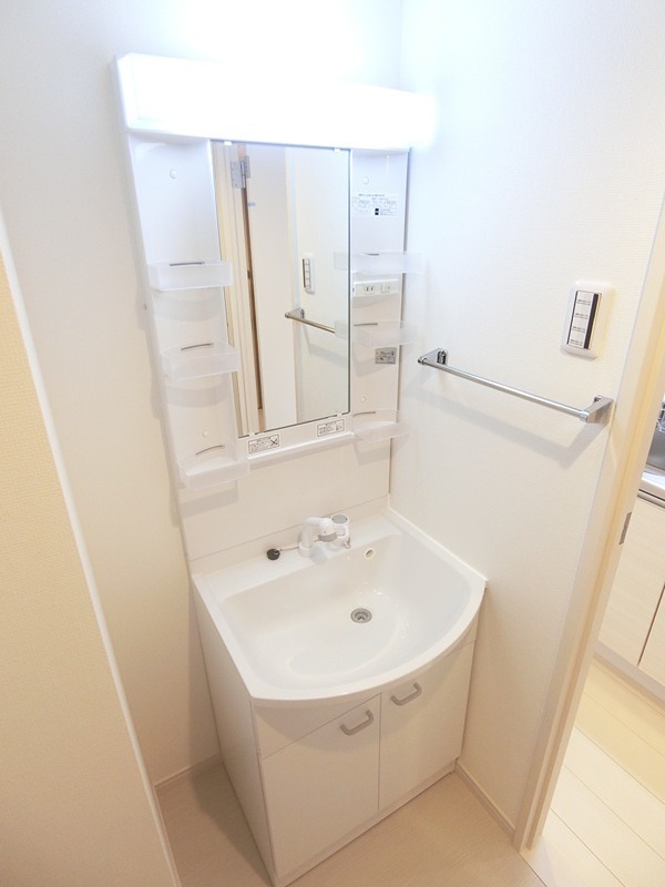 洗面設備　人気の独立洗面台です。