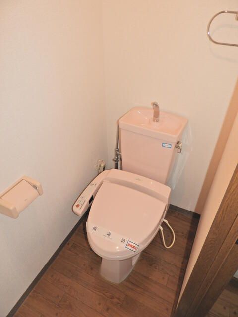 トイレ　落ち着いたトイレです