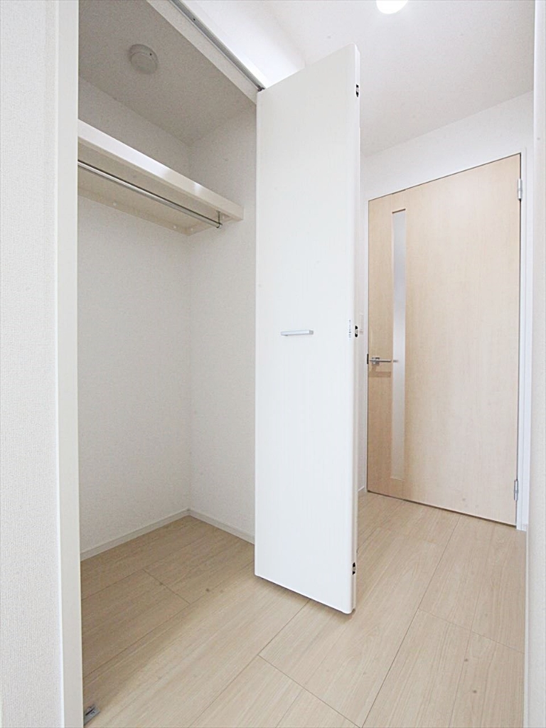 収納　クローゼット　同仕様物件内装