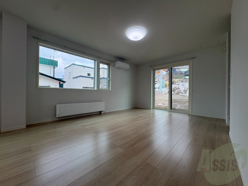 居室・リビング　広々としたリビングですね。使い勝手がよさそうですね！