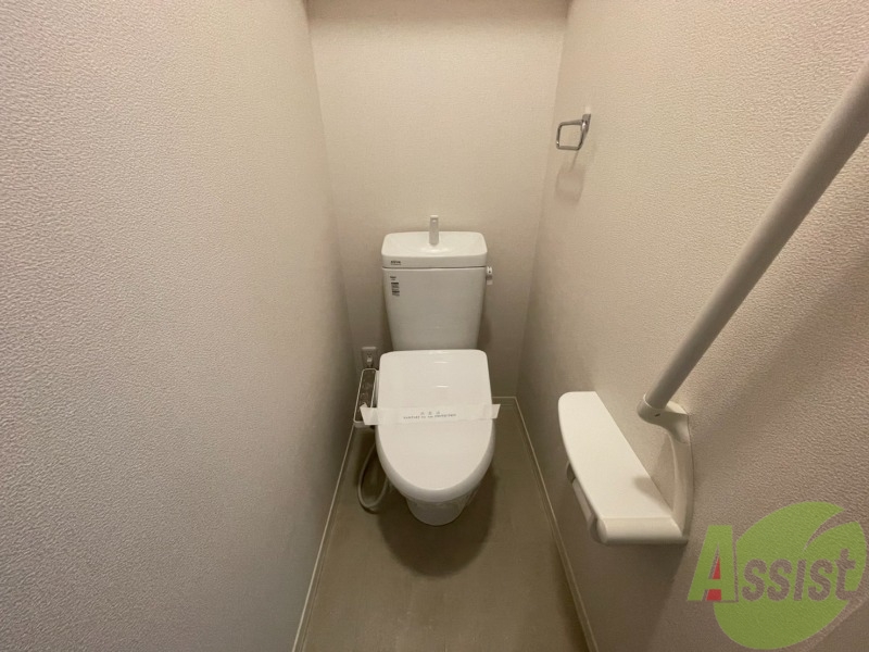 トイレ　温水洗浄便座付きのトイレは、使用しやすくうれしいですね。