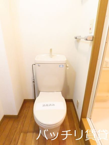 トイレ　＊画像は別号室の為、現状を優先いたします