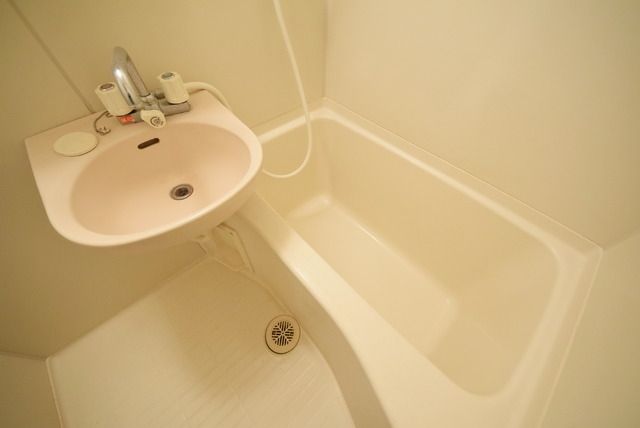 バス・シャワールーム　★清潔感のあるお風呂です★