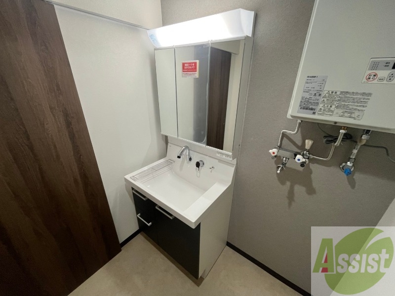 洗面設備　こちらに洗面台があります。朝の洗顔はこちらで。