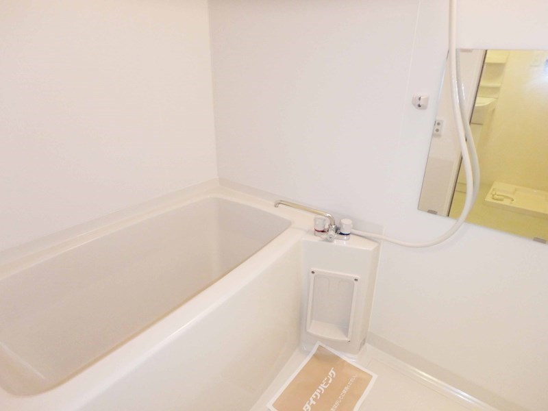 バス・シャワールーム　浴室乾燥付きで雨の日でも洗濯物が干せます☆