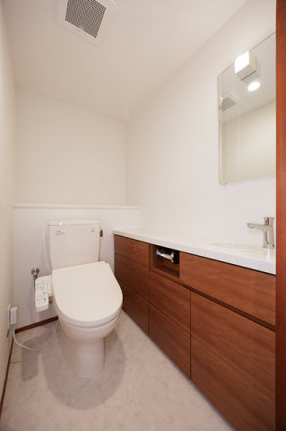 トイレ　※写真は同タイプ住戸です。