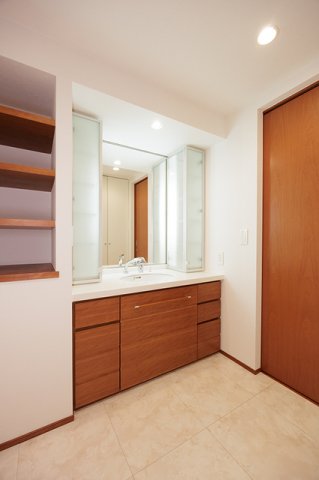 洗面設備　※写真は同タイプ住戸です。