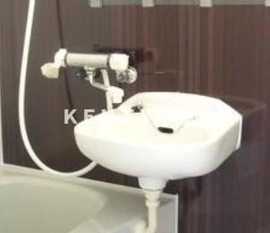 洗面設備　明るい洗面所です