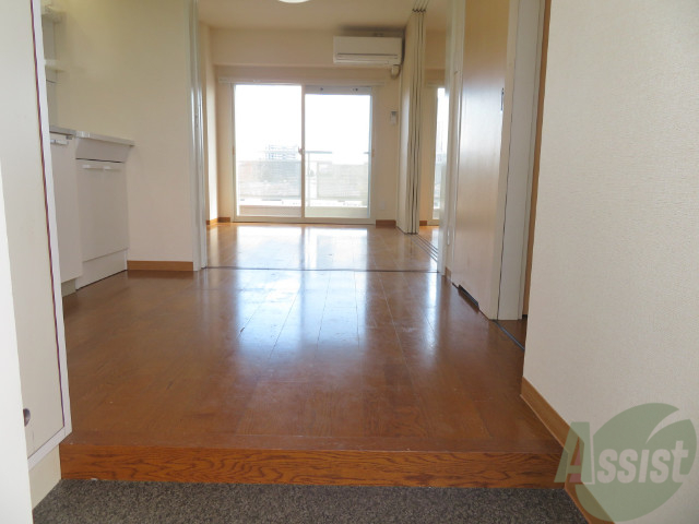 玄関　玄関からの様子を撮影してみました。動線になります。