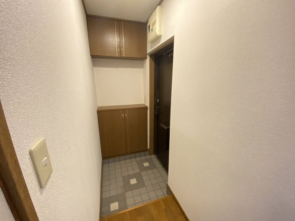 収納　ハンガーパイプ付きの大き目の収納です