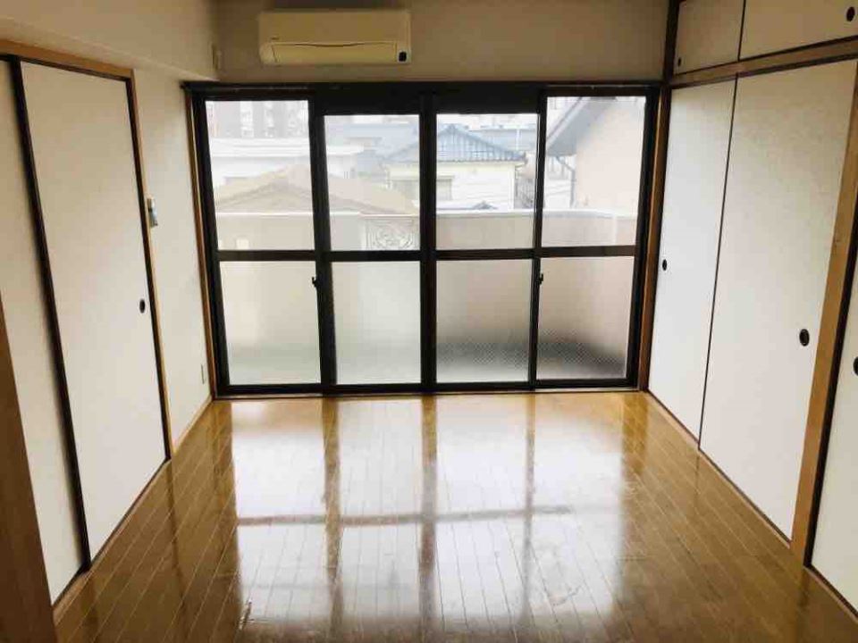 居室・リビング　ＬＤＫ横の６畳の洋室です