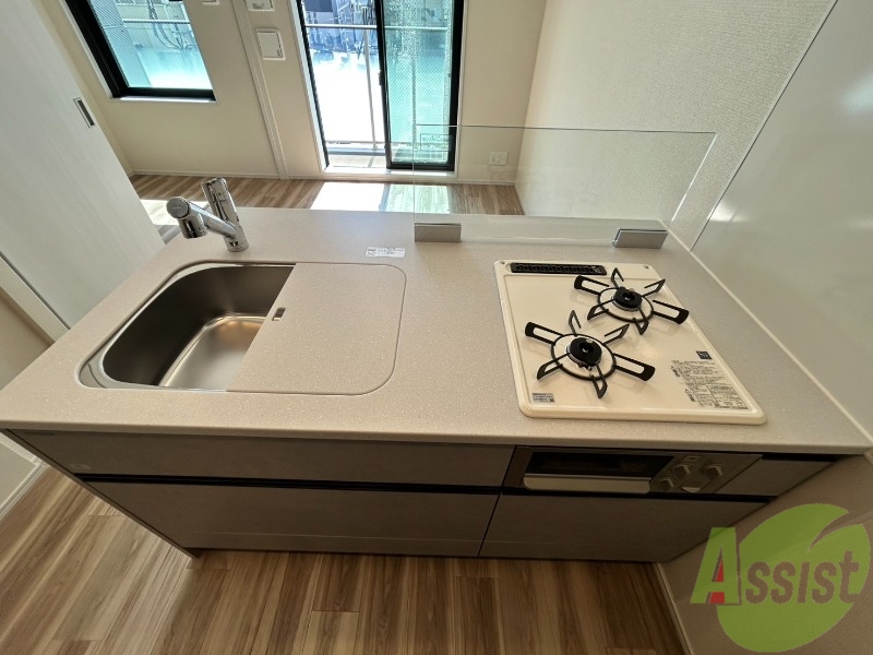 キッチン　キッチンにはコンロが二口付いているので料理もしやすいです。