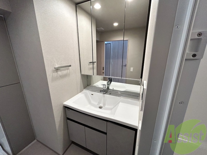 洗面設備　独立洗面台で朝の身支度も快適にすることができます。