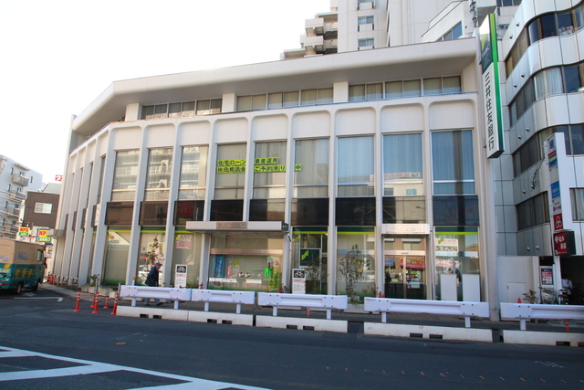 銀行　三井住友銀行 国領支店（銀行）まで561m