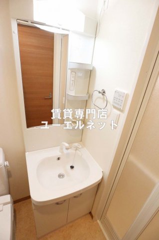 洗面設備　清潔感ある独立洗面台で毎日気持ちよく♪